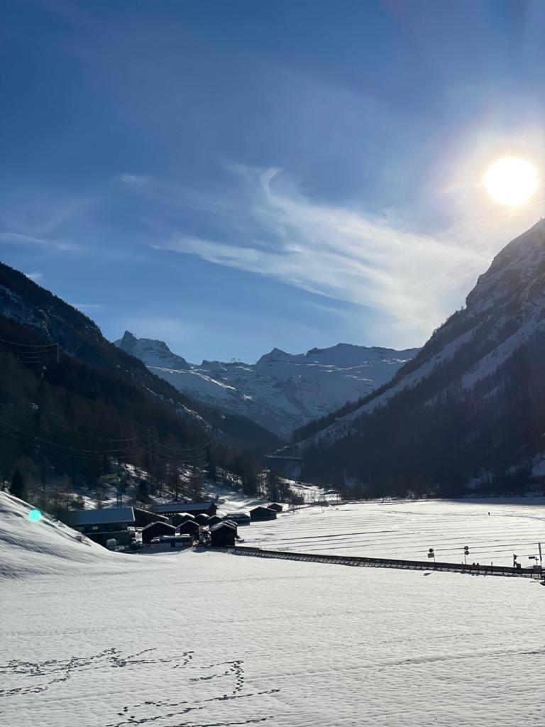 Apartment Klein Matterhorn - Haus Miranda تاش الغرفة الصورة